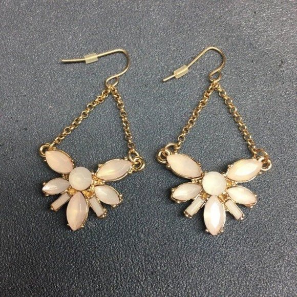 Dangle Pierced Chandelier Earrings White MOP Pink Shell Gold Retro BoHo - Picture 4 of 5